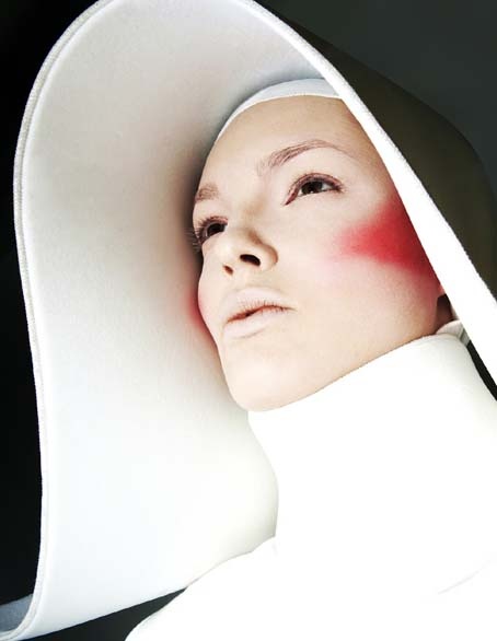 El renacimiento estético del cristianismo: una danza de máscaras en el crepúsculo de la Generación Z